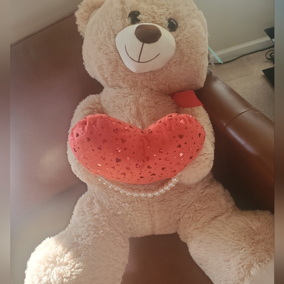 Big plush bear, new with heart in hand - Picture 1 of 15
